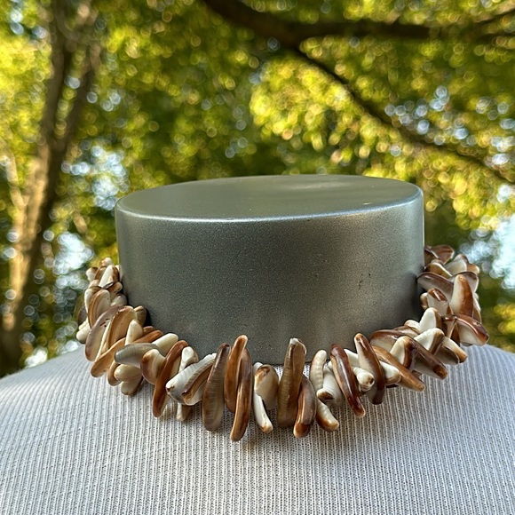 Vintage Signed Designer "Les Bernard Inc" Brown Shell Necklace - Picture 8 of 9